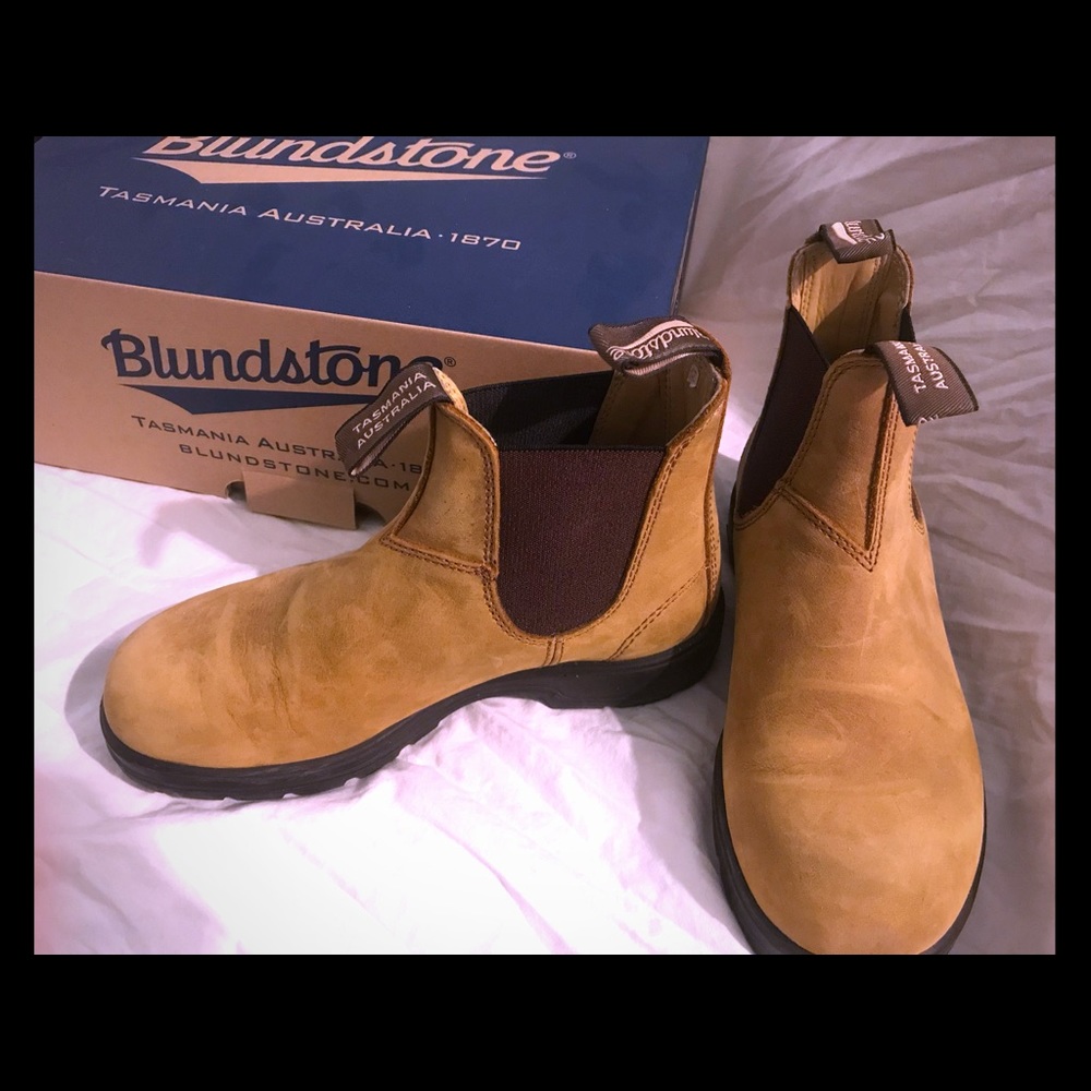 NWB Blundstone 561 Women’s Boots
